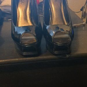 Lightly warn shoes 5 1/2inch heels size 7 to 8